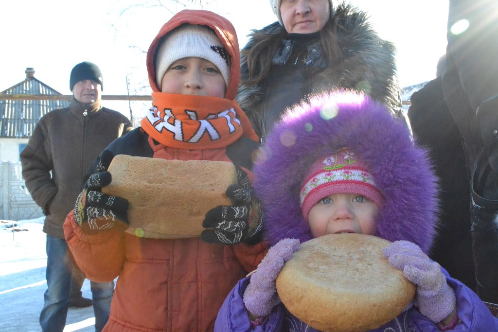 BREAD - kids with bread